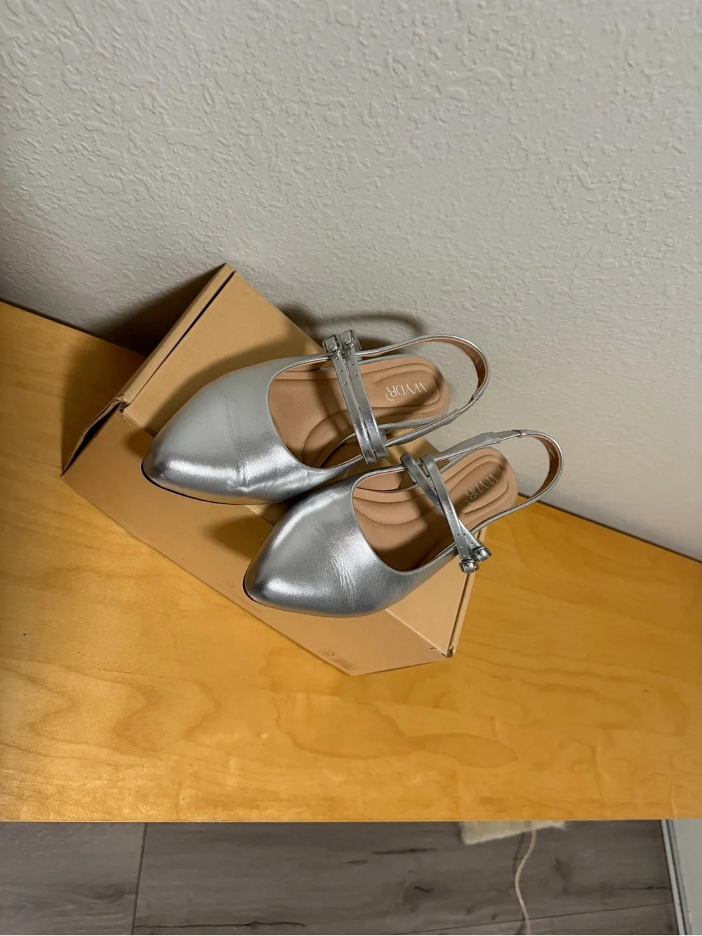 Aria double strap silver women’s size 7 wide mini heel silver shoes